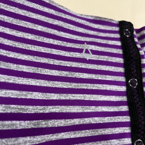 2/$20 Ivivva Scarf - Picture 3 of 12